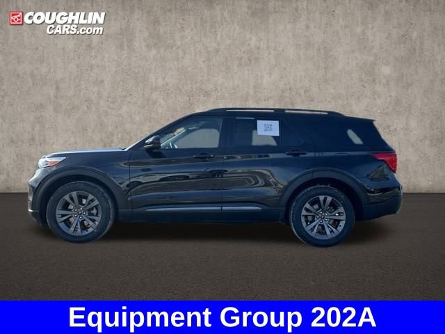 Used 2023 Ford Explorer XLT w/ Equipment Group 202A image 6