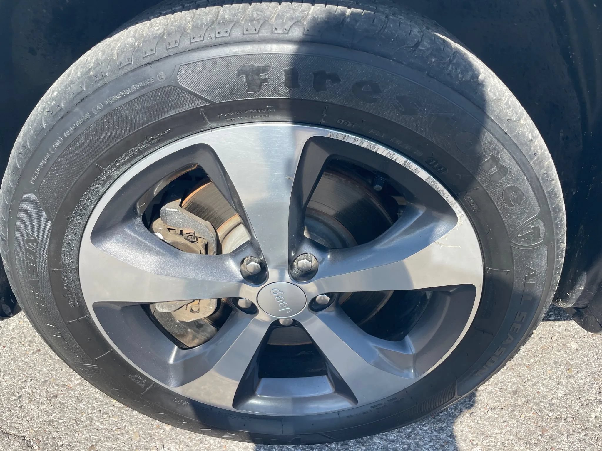 Used 2019 Jeep Cherokee Limited w/ Luxury Group FWD image 11