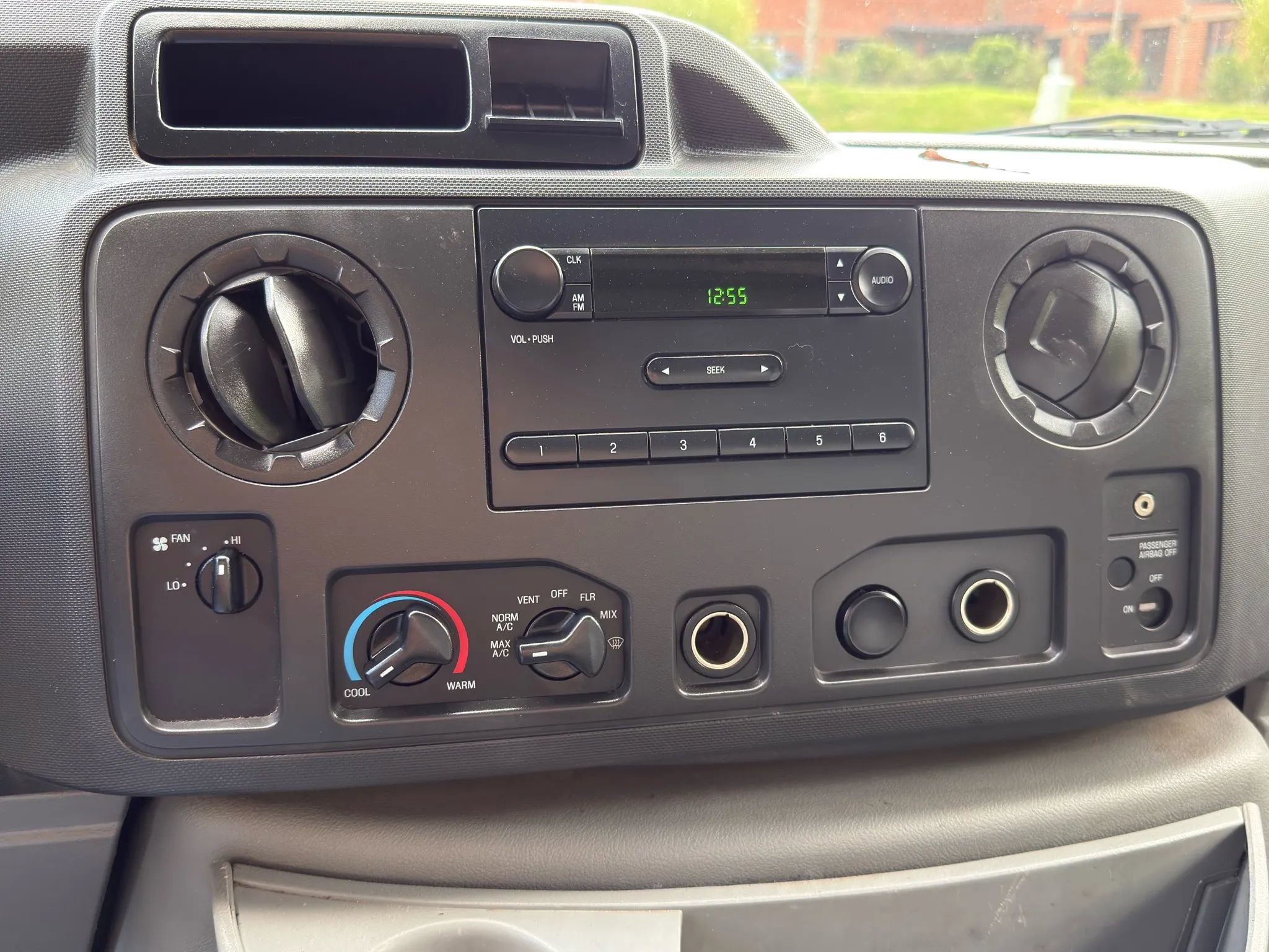 Used 2016 Ford E-350 and Econoline 350 Super Duty image 19