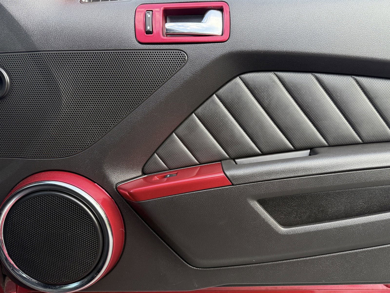 Used 2013 Ford Mustang GT Premium image 38