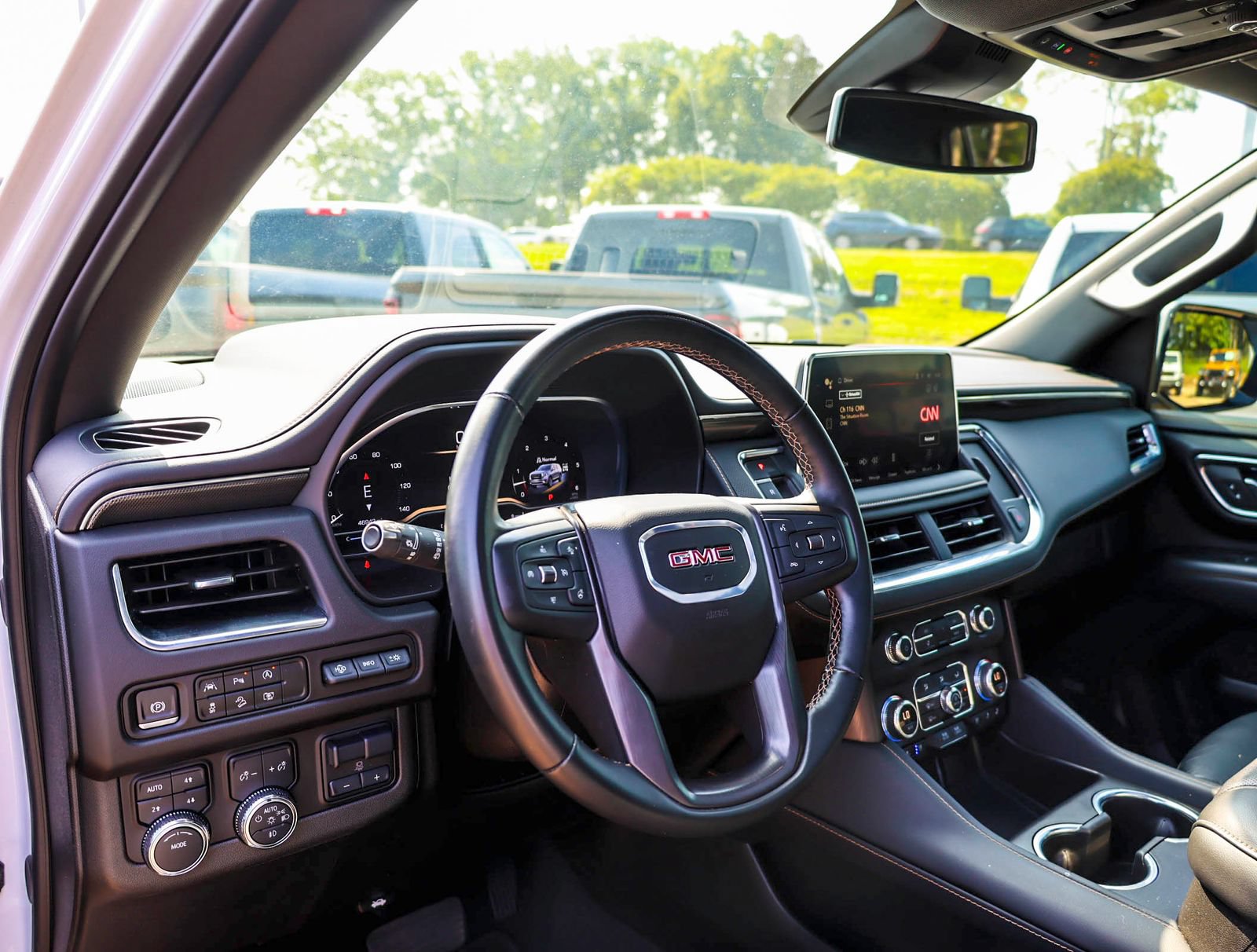 Used 2024 GMC Yukon AT4 w/ Technology Package AWD/4WD image 17