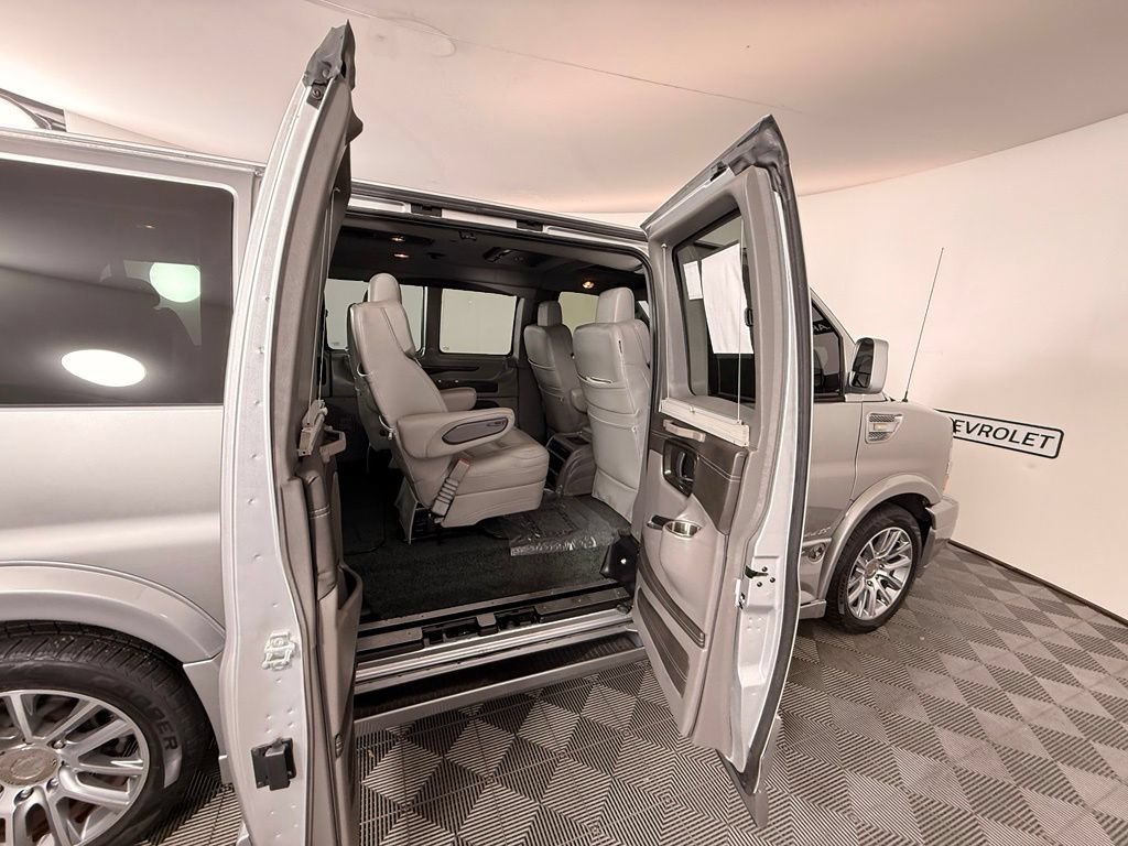 Used 2021 Chevrolet Express 2500 LS w/ Enhanced Convenience Package RWD image 30