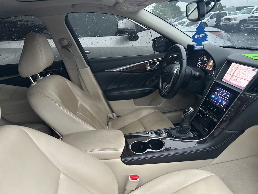 Used 2018 INFINITI Q50 Luxe w/ Essential Package (3.0T Luxe) AWD/4WD image 3