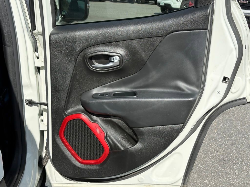 Used 2016 Jeep Renegade Trailhawk w/ Premium Trailhawk Package image 42