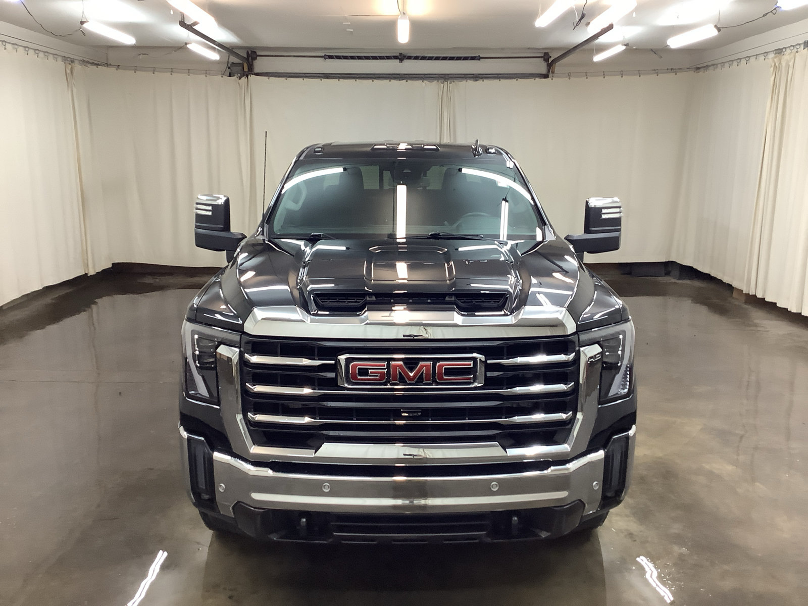 Used 2025 GMC Sierra 2500 SLT w/ SLT Premium Package AWD/4WD image 2