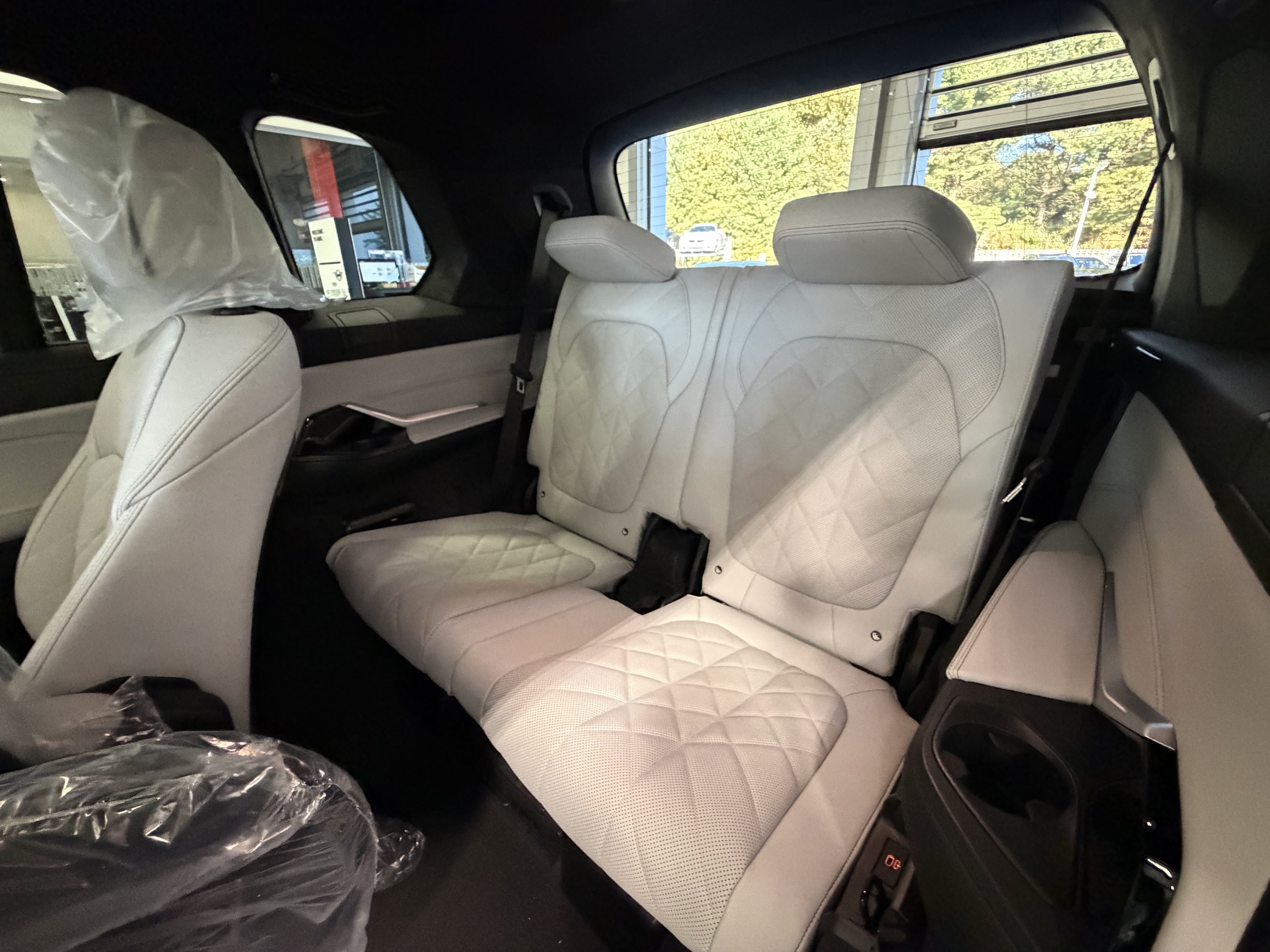 New 2027 BMW X7 xDrive40i w/ Premium Package AWD/4WD image 17