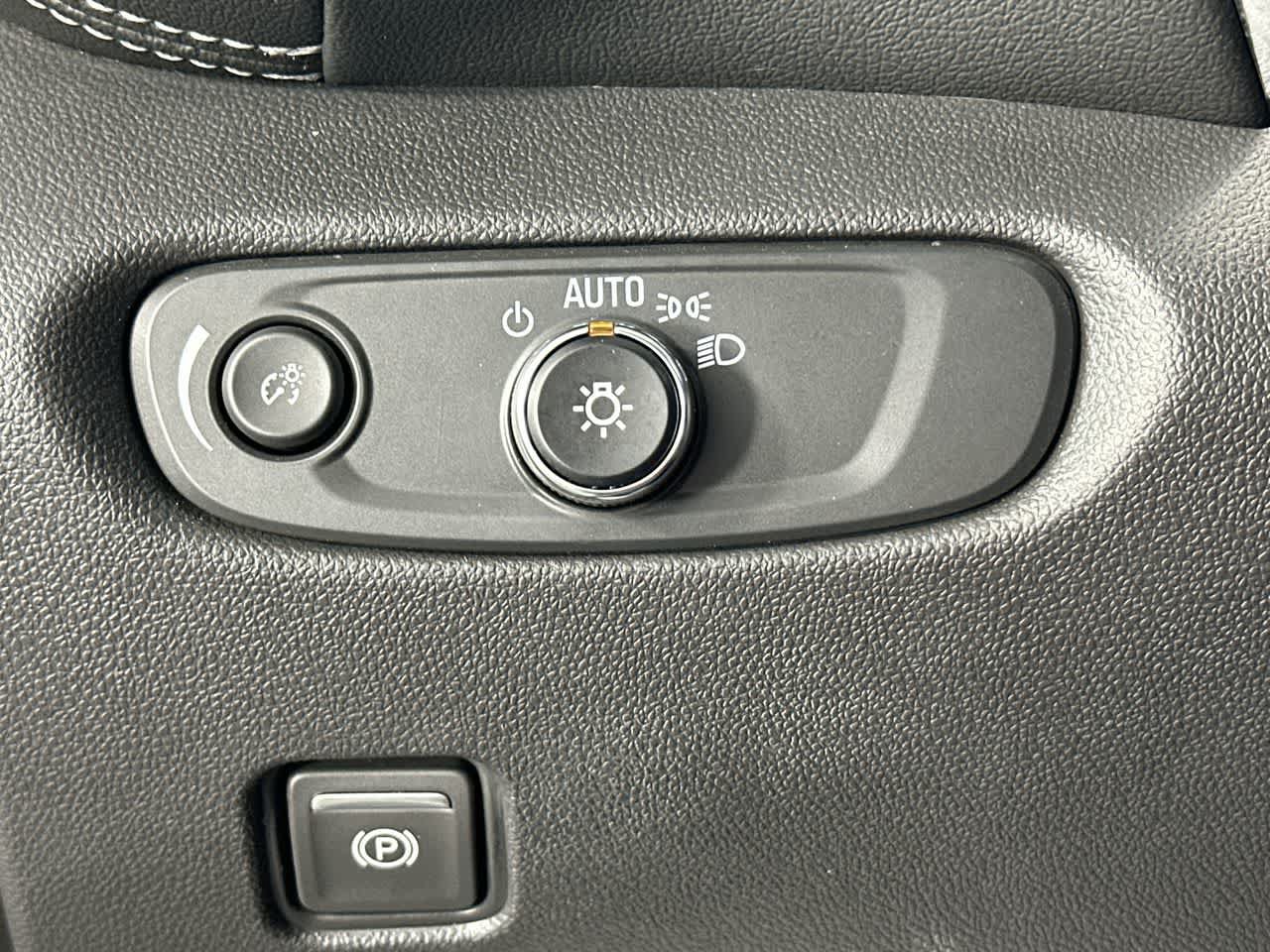 Used 2025 Chevrolet Blazer LT FWD image 30