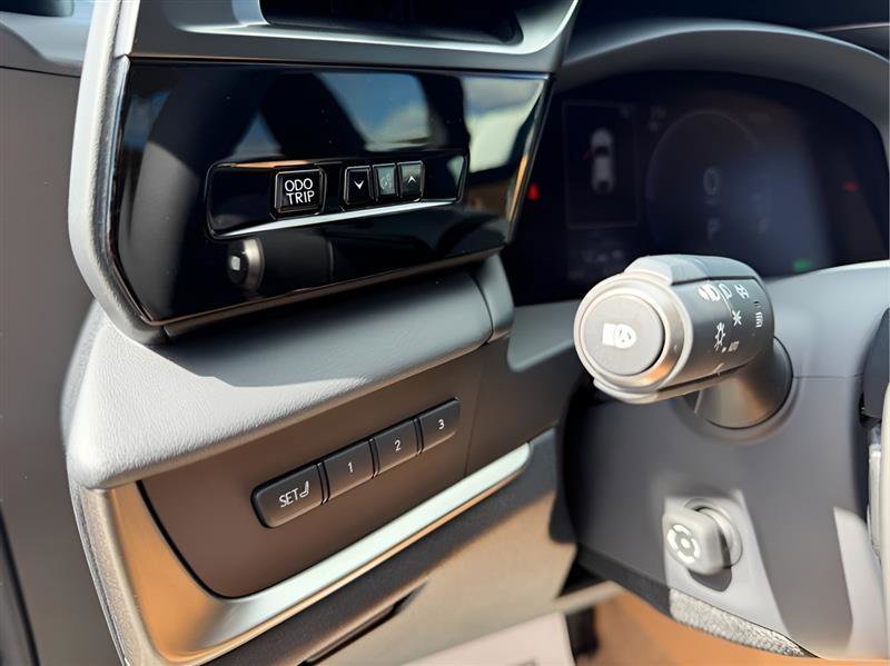 Used 2025 Lexus RZ 300e w/ Accessory Package (Z1) image 20