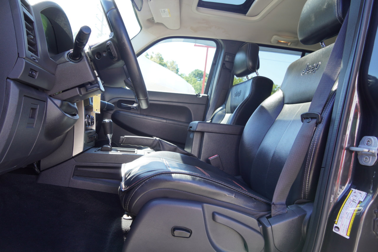 Used 2011 Jeep Liberty Sport image 17