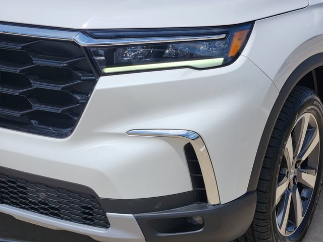 Used 2025 Honda Pilot Touring image 17