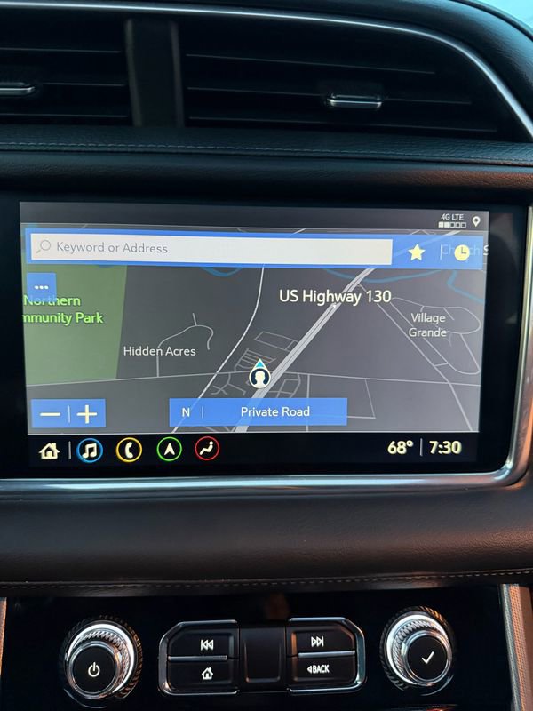 Used 2021 GMC Yukon Denali w/ Denali Premium Package image 17