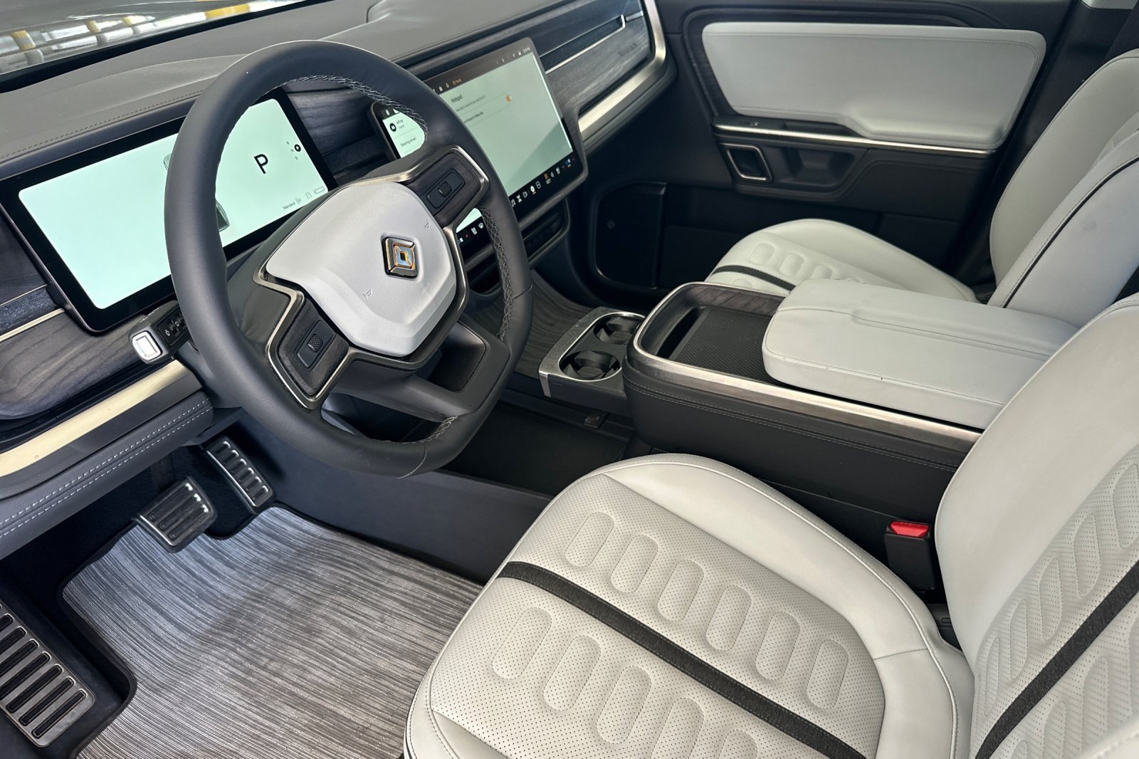 Used 2024 Rivian R1T Adventure Dual AWD/4WD image 9