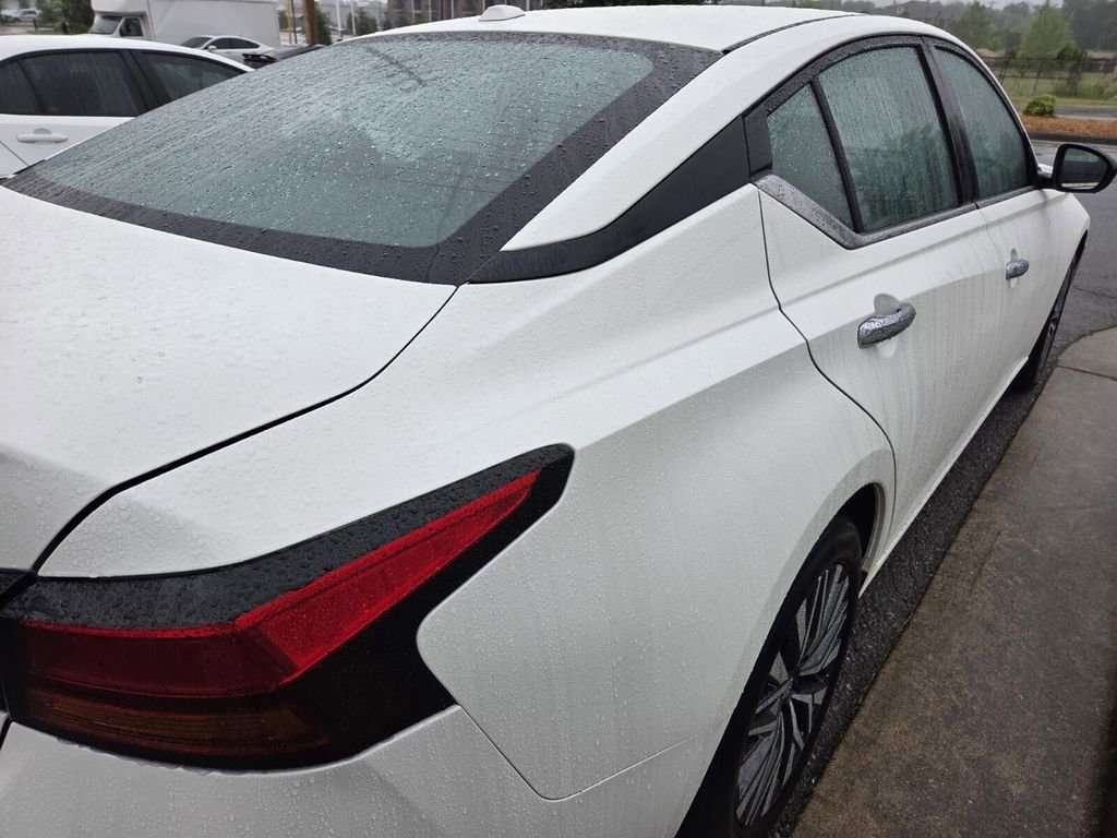 Used 2025 Nissan Altima 2.5 SV FWD image 8