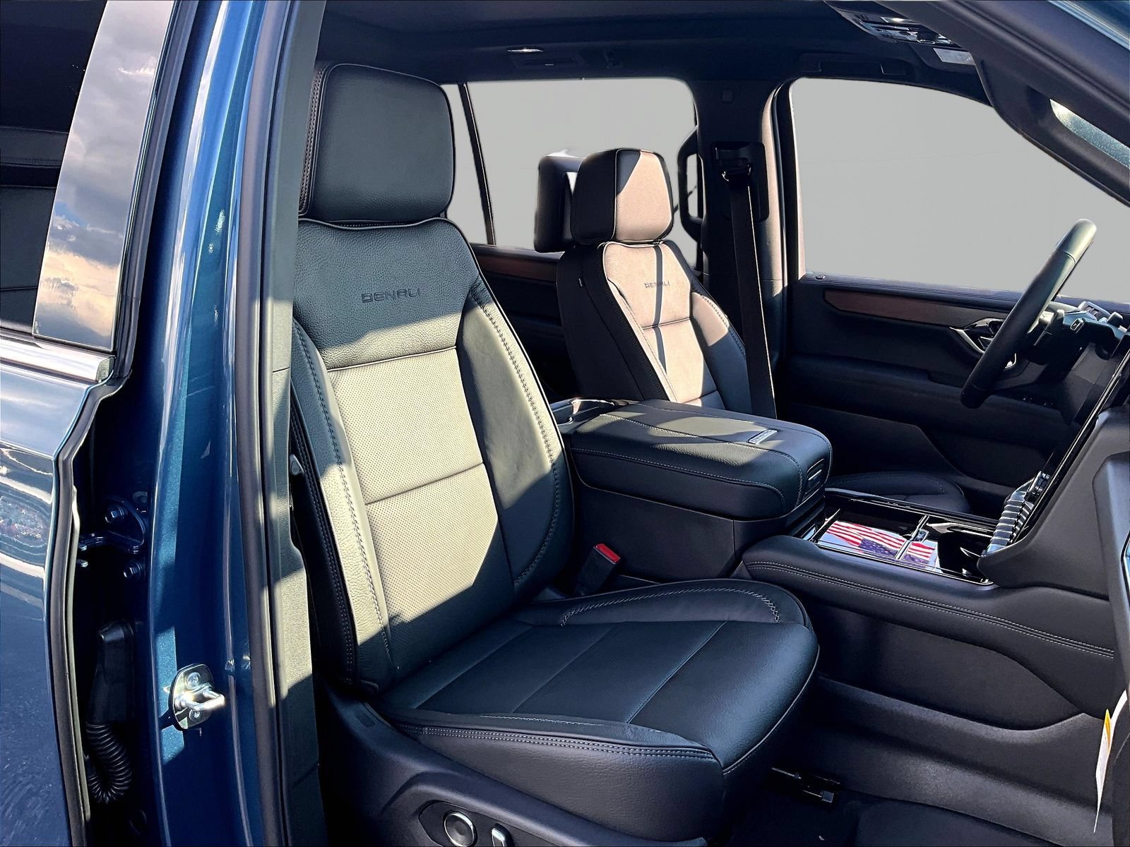 New 2026 GMC Yukon XL Denali w/ Denali Reserve Package AWD/4WD image 19