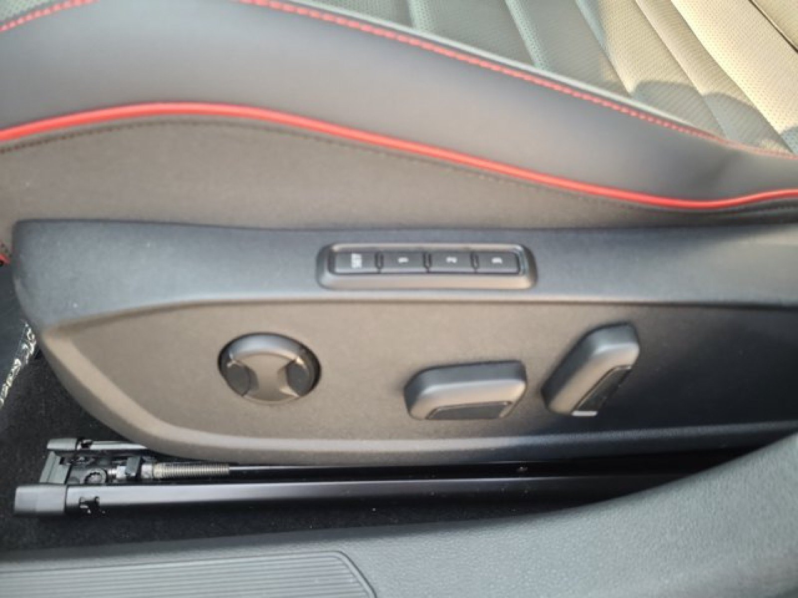 Used 2024 Volkswagen GTI SE FWD image 12
