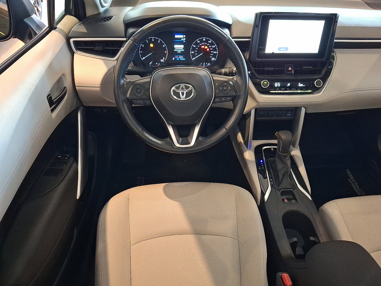 Certified 2023 Toyota Corolla Cross LE w/ Moonroof Package AWD/4WD image 11