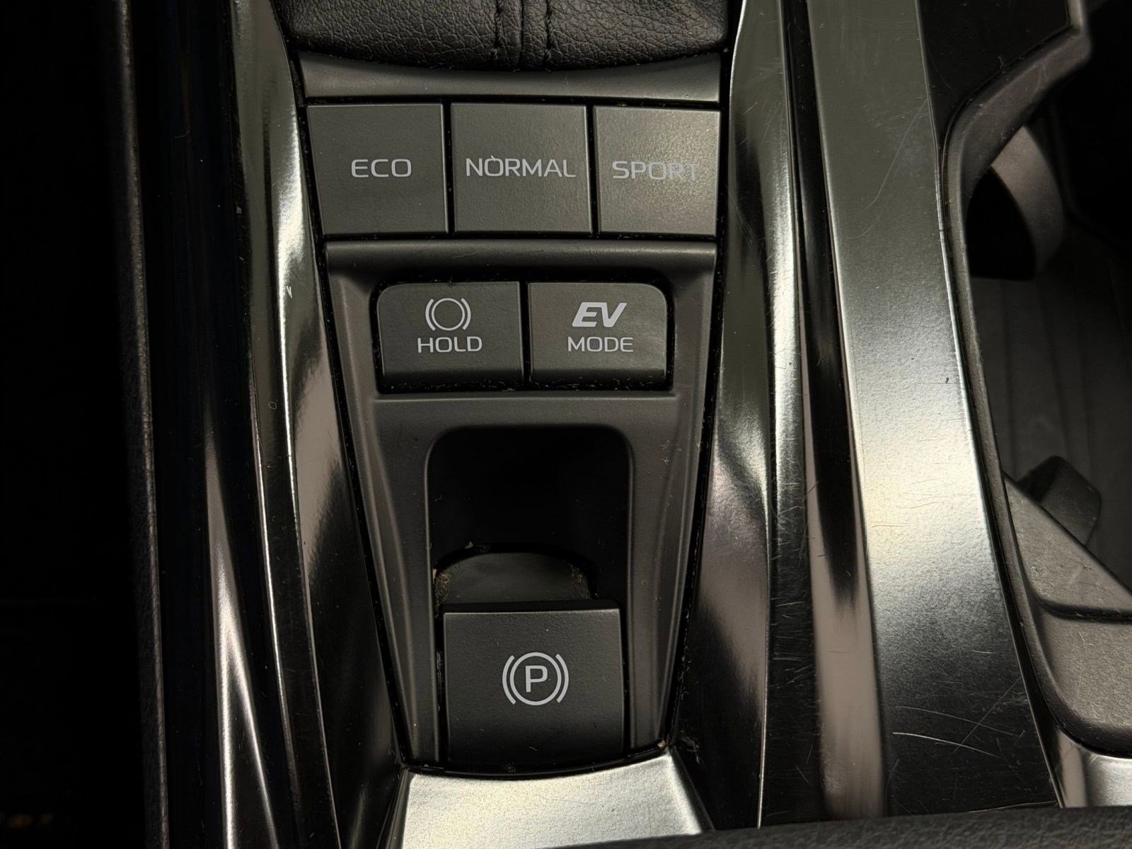 Used 2025 Toyota Camry LE FWD image 28