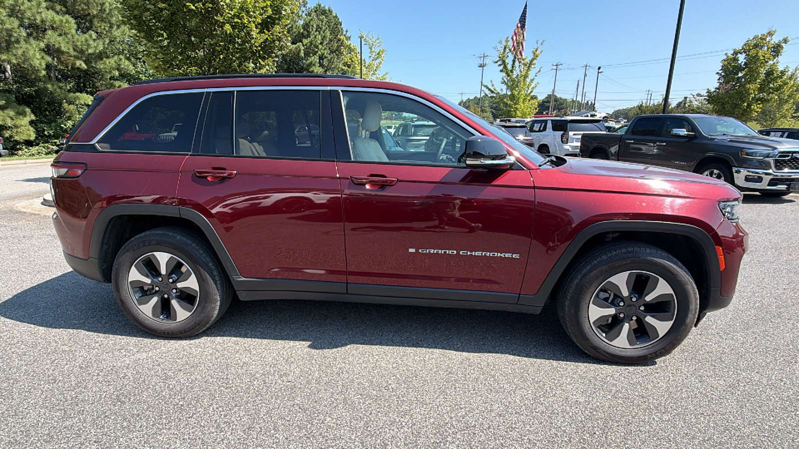 Used 2024 Jeep Grand Cherokee Limited 4xe AWD/4WD image 7