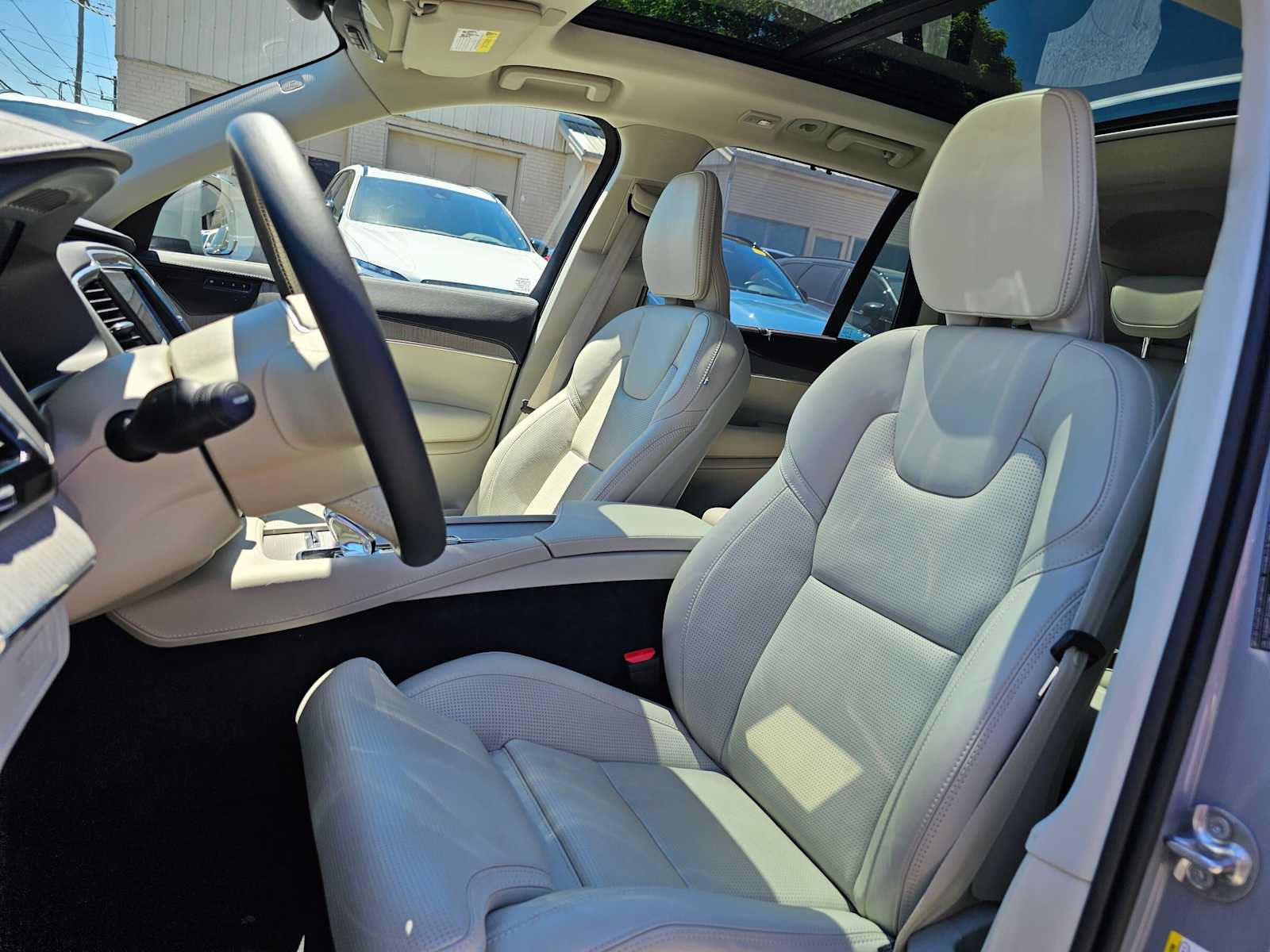 Certified 2025 Volvo XC90 T8 Ultra w/ Protection Package Premier AWD/4WD image 22