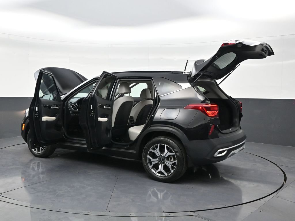 Used 2023 Kia Seltos EX image 32