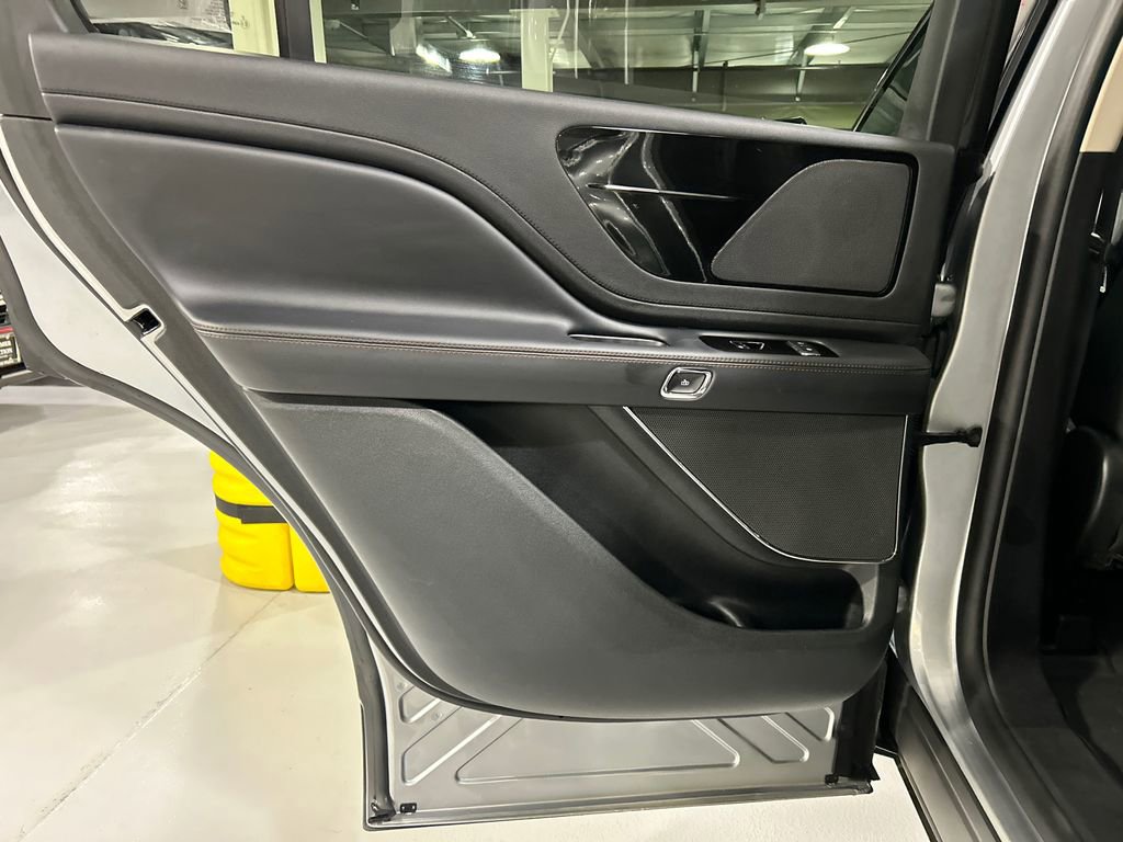 Certified 2023 Lincoln Aviator AWD image 22