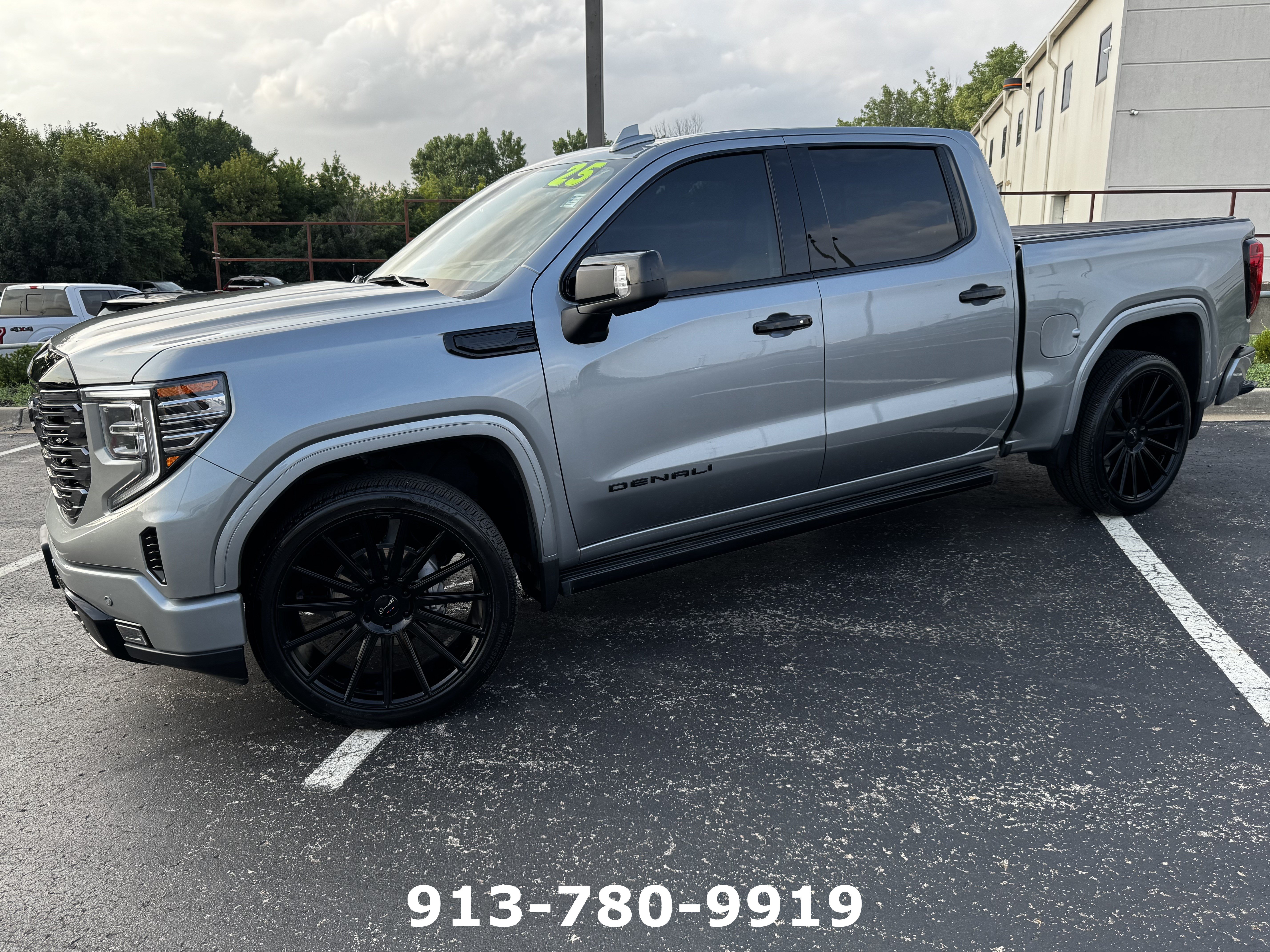 Used 2025 GMC Sierra 1500 Denali AWD/4WD image 3