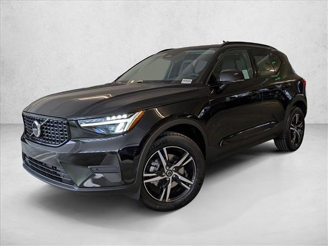 New 2026 Volvo XC40 B4 Core w/ Climate Package