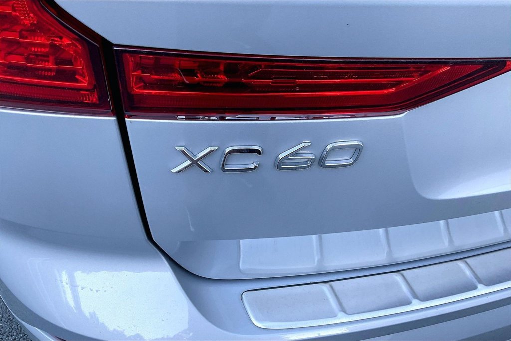 Certified 2023 Volvo XC60 B5 Core AWD/4WD image 24