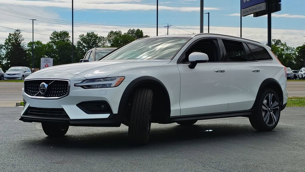New 2026 Volvo V60 B5 Cross Country Plus w/ Protection Package Premier image 6