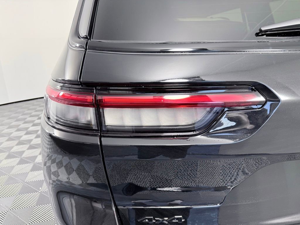 Used 2025 Jeep Grand Cherokee L Limited w/ Black Appearance Package image 28