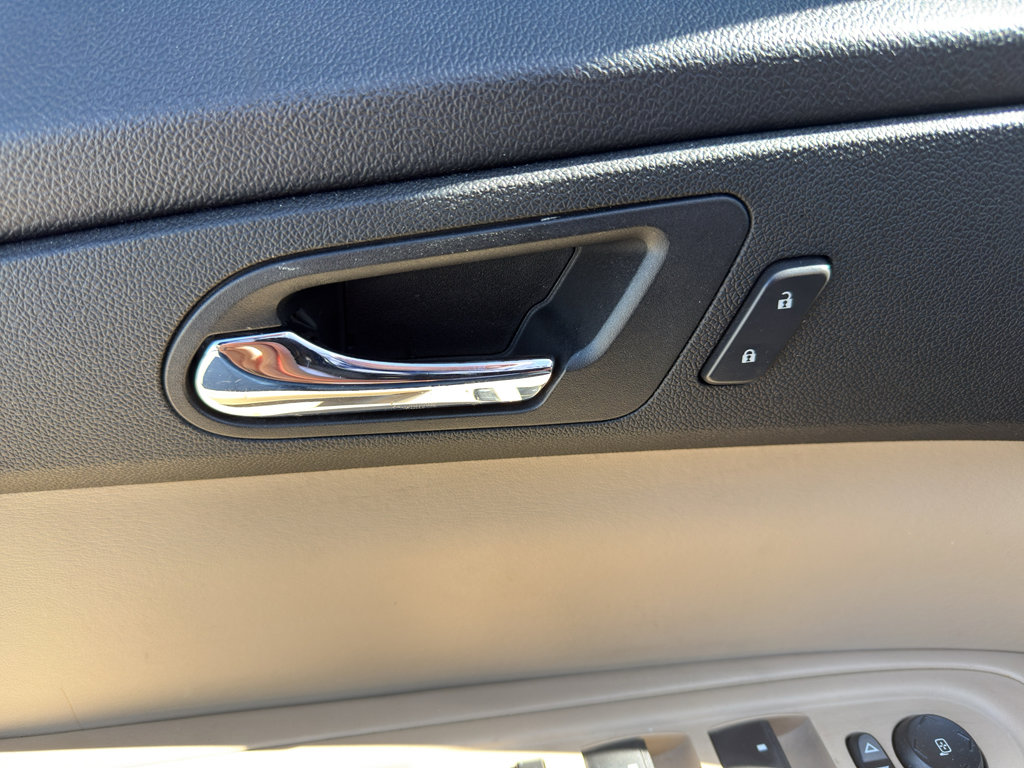 Used 2010 GMC Acadia SLT image 25