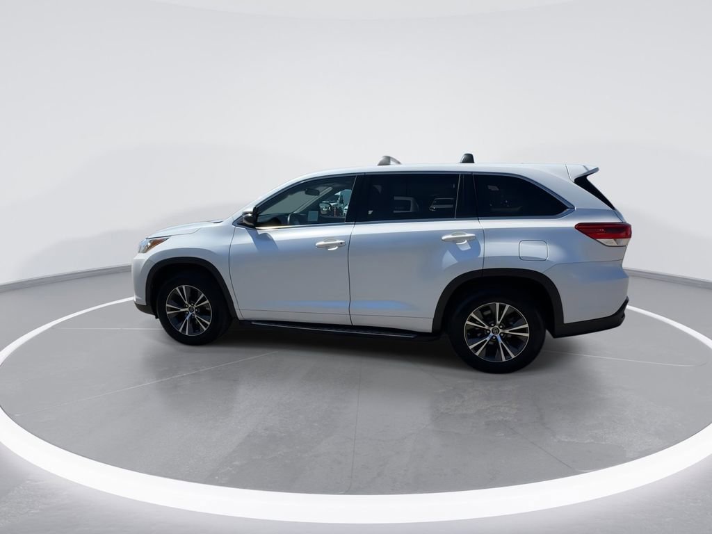 Used 2017 Toyota Highlander LE w/ Carpet Mat Package FWD image 8