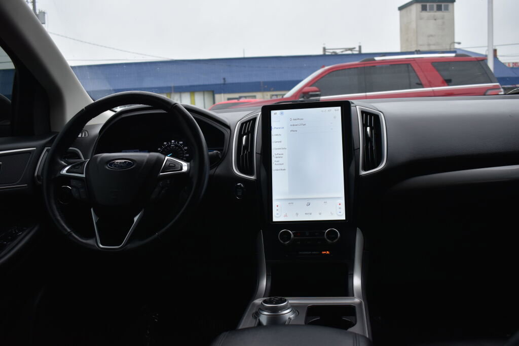 Used 2023 Ford Edge SEL image 2