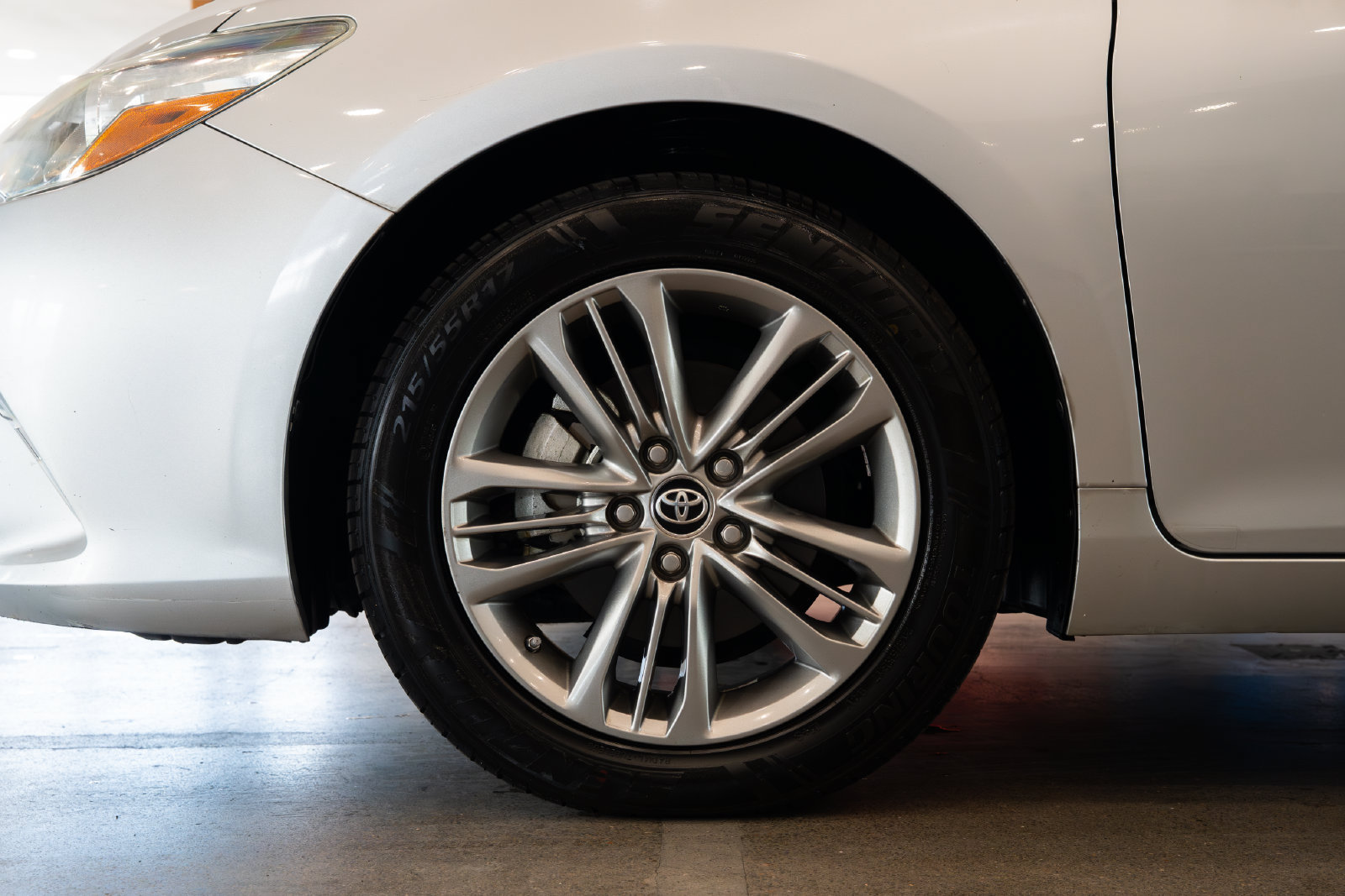 Used 2016 Toyota Camry SE w/ Moonroof Package FWD image 7