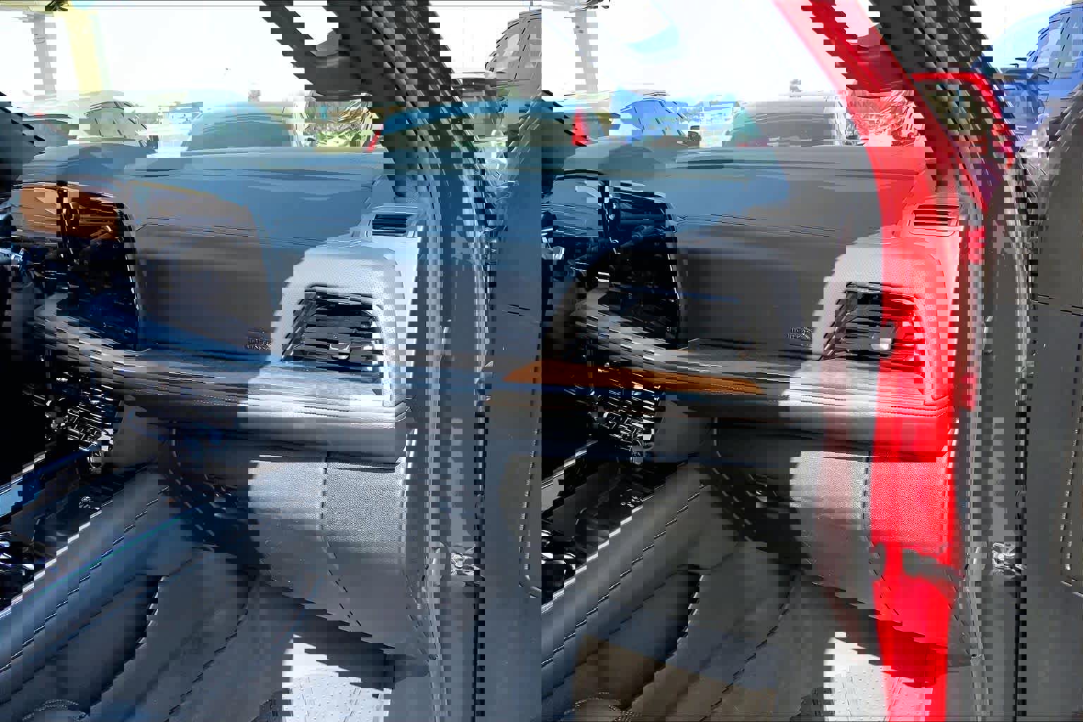 Used 2025 Chevrolet Tahoe High Country AWD/4WD image 19