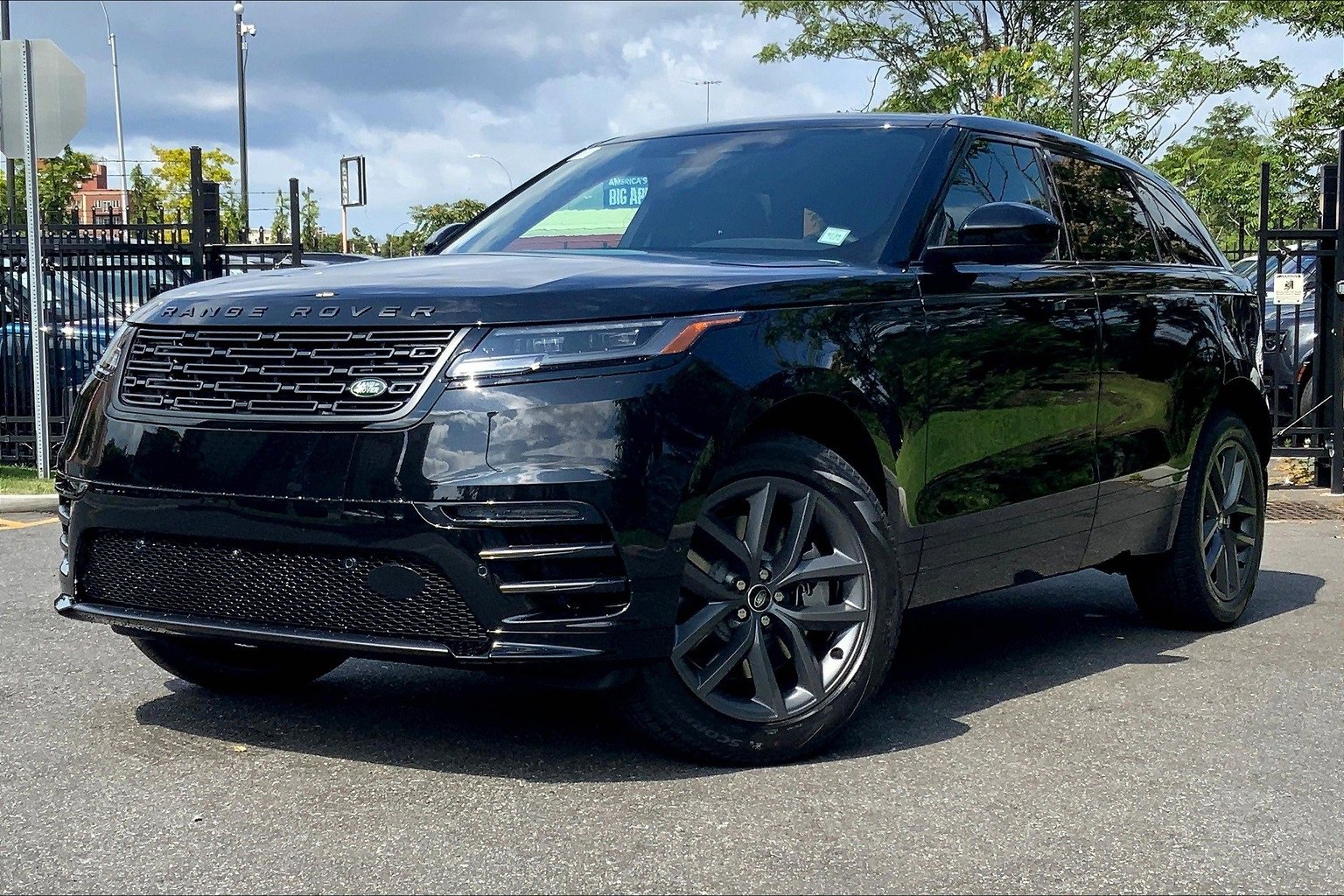 New 2026 Land Rover Range Rover Velar Dynamic SE image 1