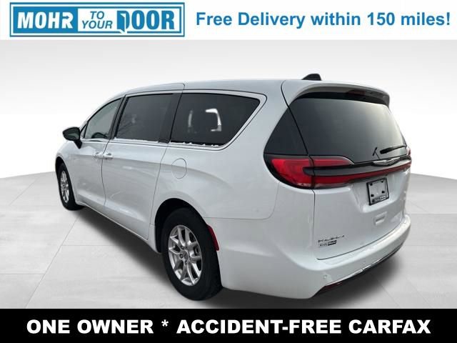 Used 2024 Chrysler Pacifica Touring-L image 7