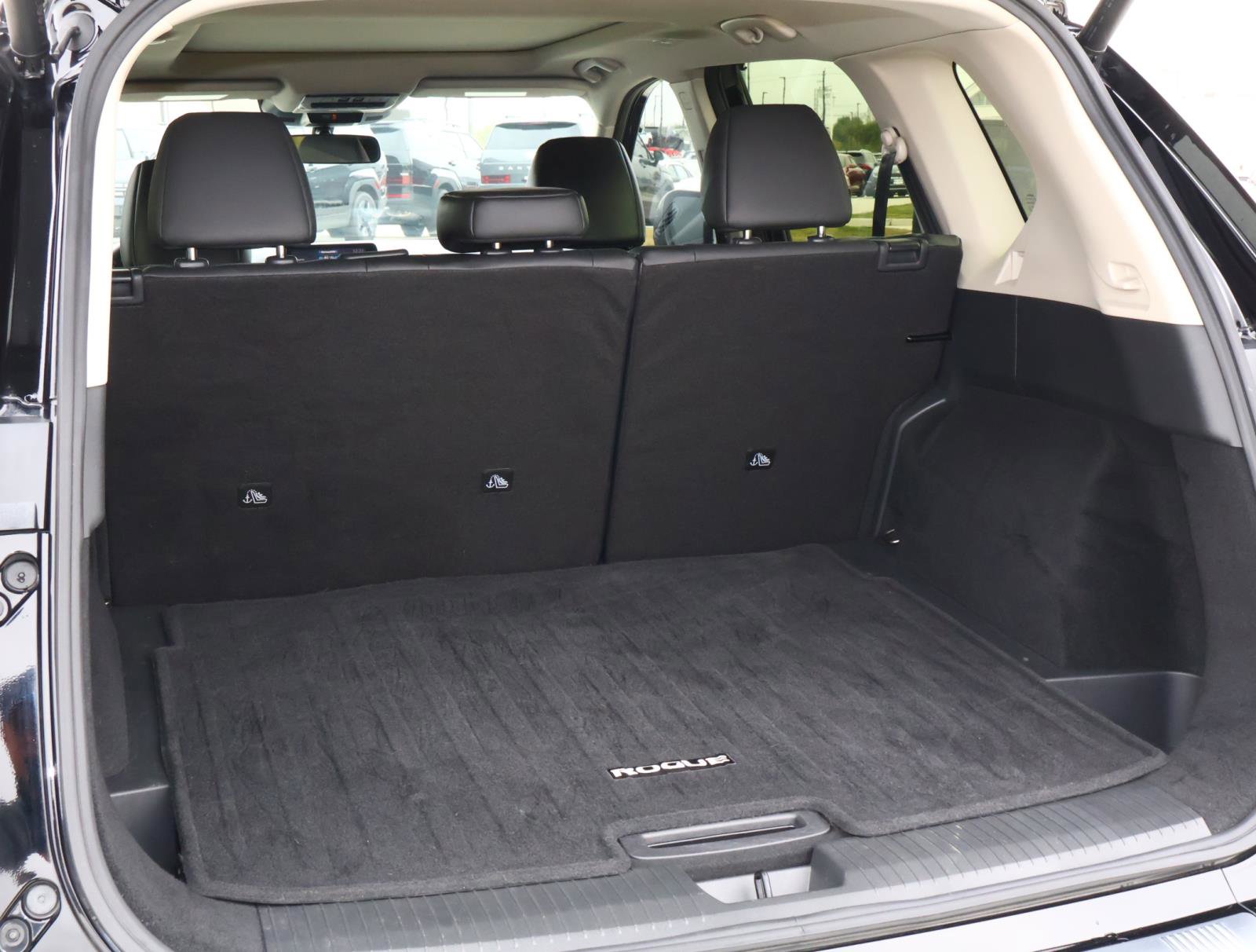 Used 2025 Nissan Rogue SV w/ SV Premium Package image 22