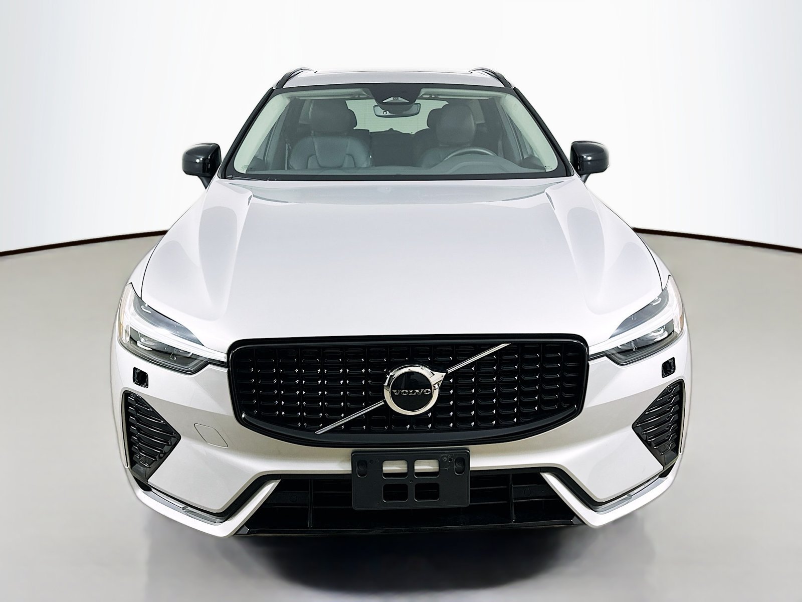 Certified 2025 Volvo XC60 B5 Core AWD/4WD image 2