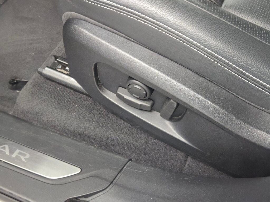 Used 2024 Jaguar F-PACE R-Dynamic S image 26