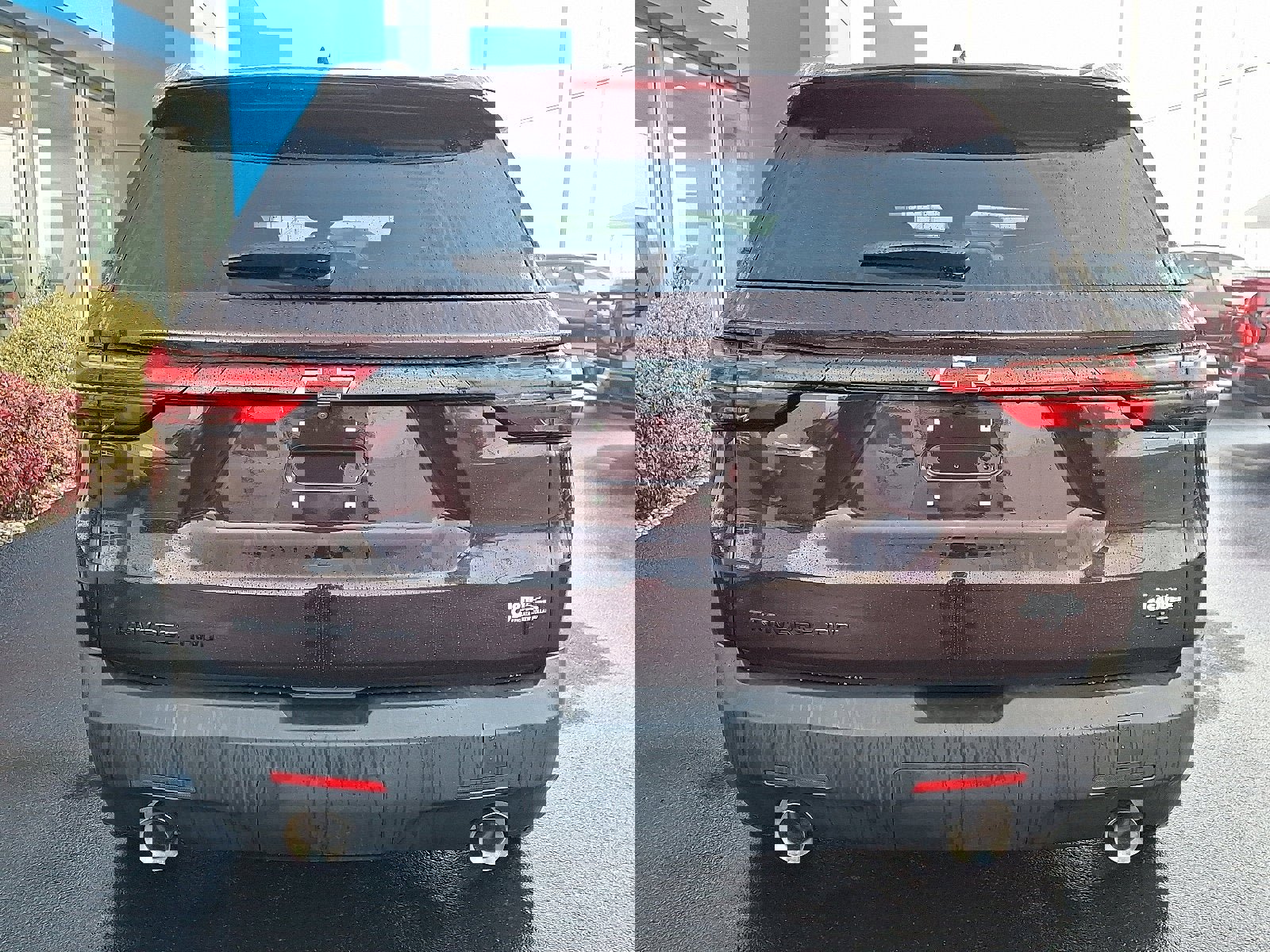 Used 2023 Chevrolet Traverse LT w/ Midnight/Sport Edition image 5