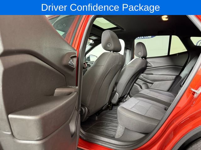 Used 2024 Chevrolet Trax RS w/ Sunroof Package FWD image 13