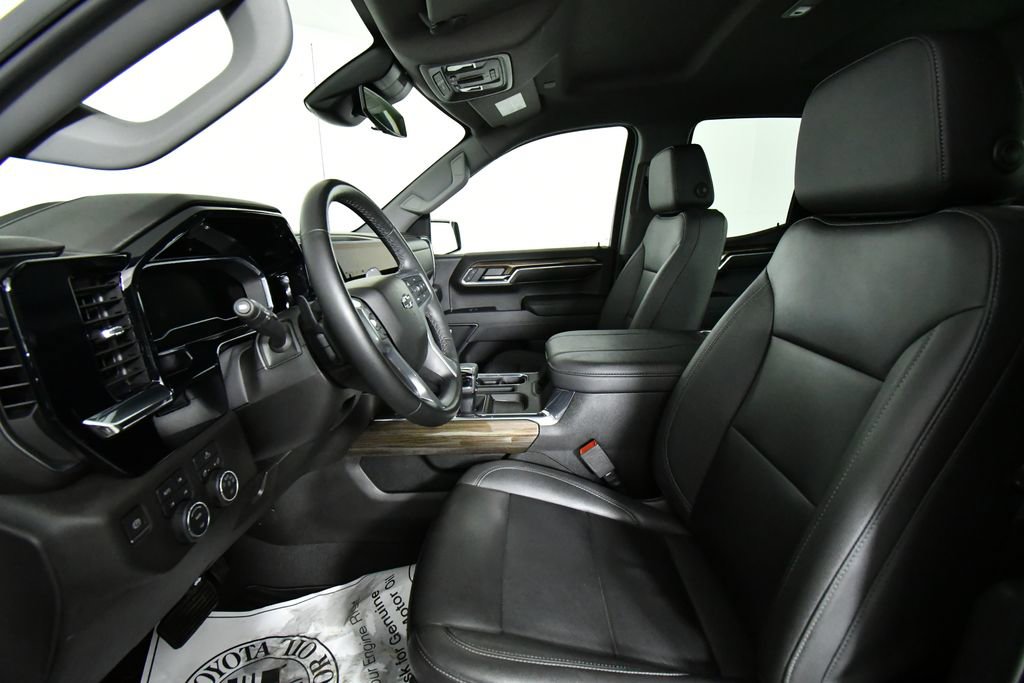 Used 2023 Chevrolet Silverado 1500 RST w/ Convenience Package II AWD/4WD image 5