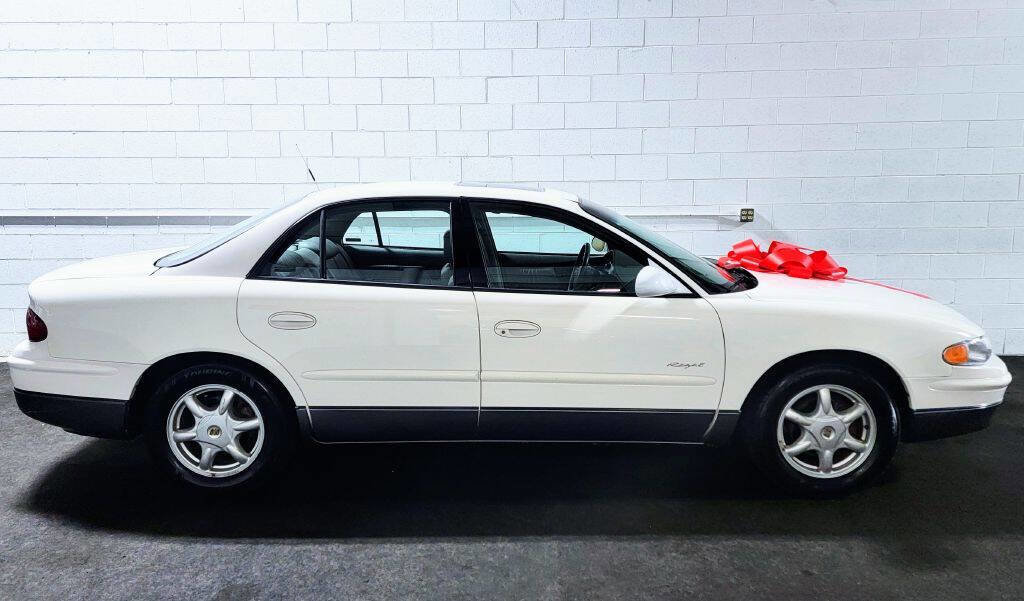 Used 2001 Buick Regal GS w/ Prestige Pkg image 2