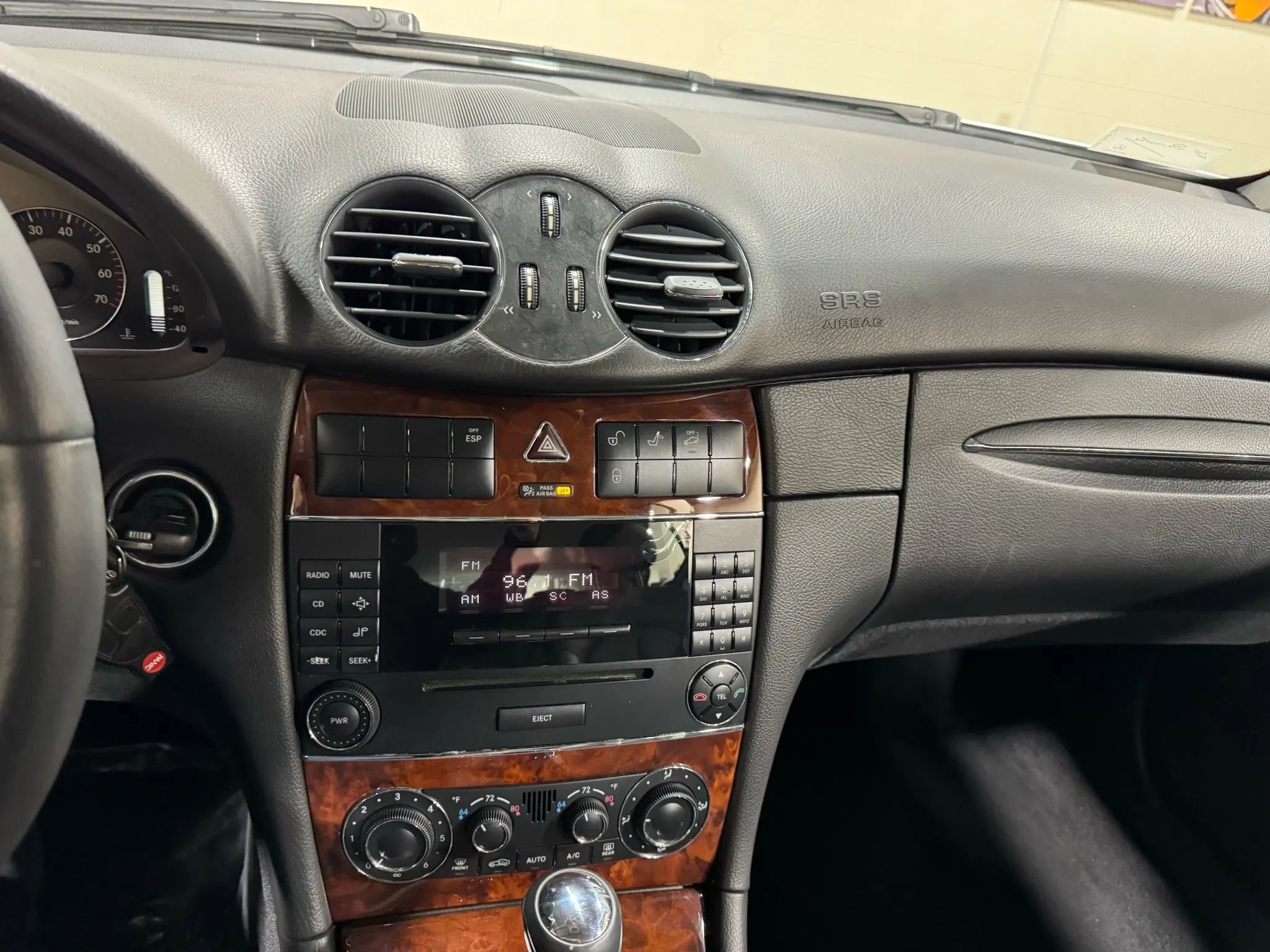 Used 2005 Mercedes-Benz CLK 320 Cabriolet image 53