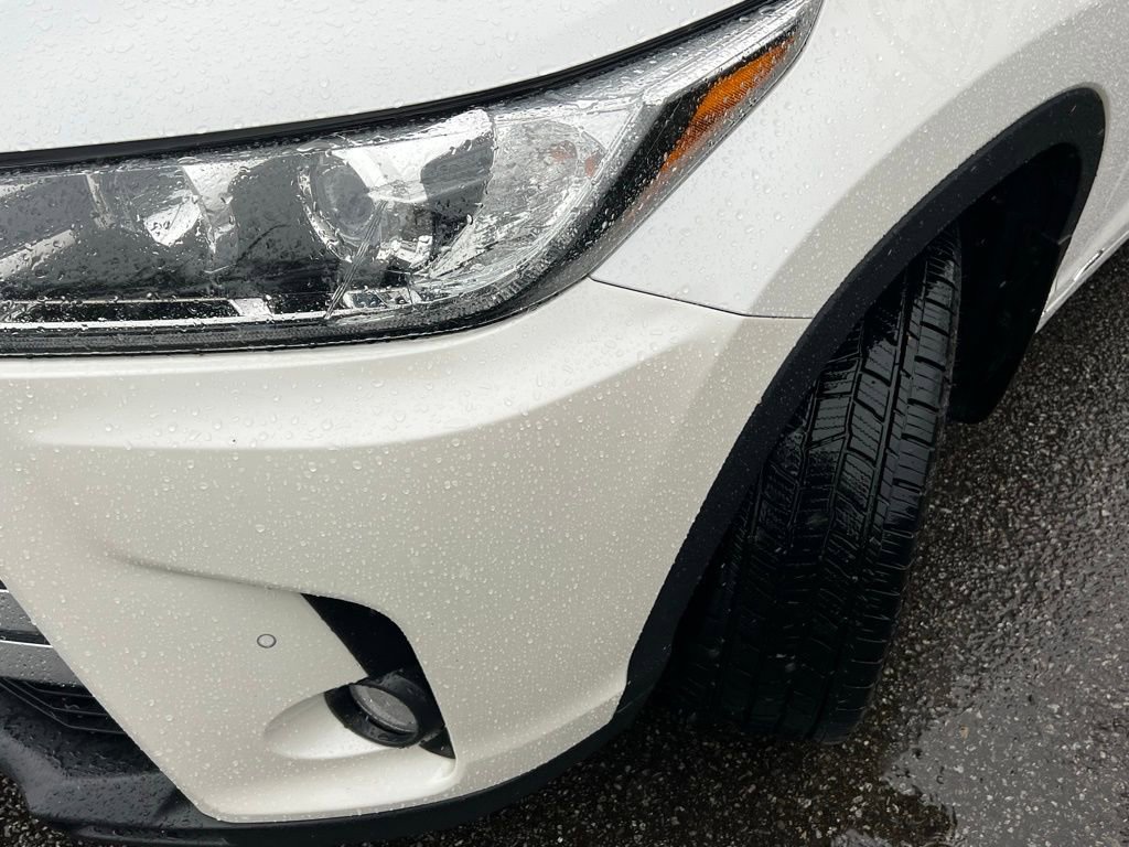 Used 2017 Toyota Highlander Limited Platinum image 2