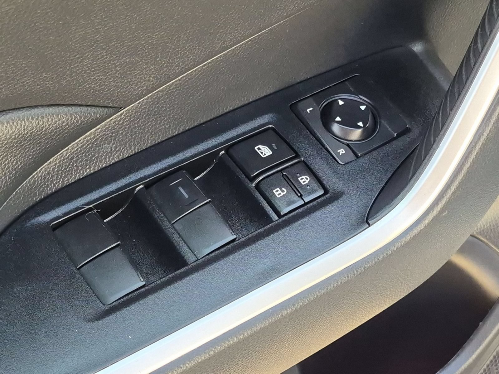Used 2024 Toyota RAV4 LE AWD/4WD image 11