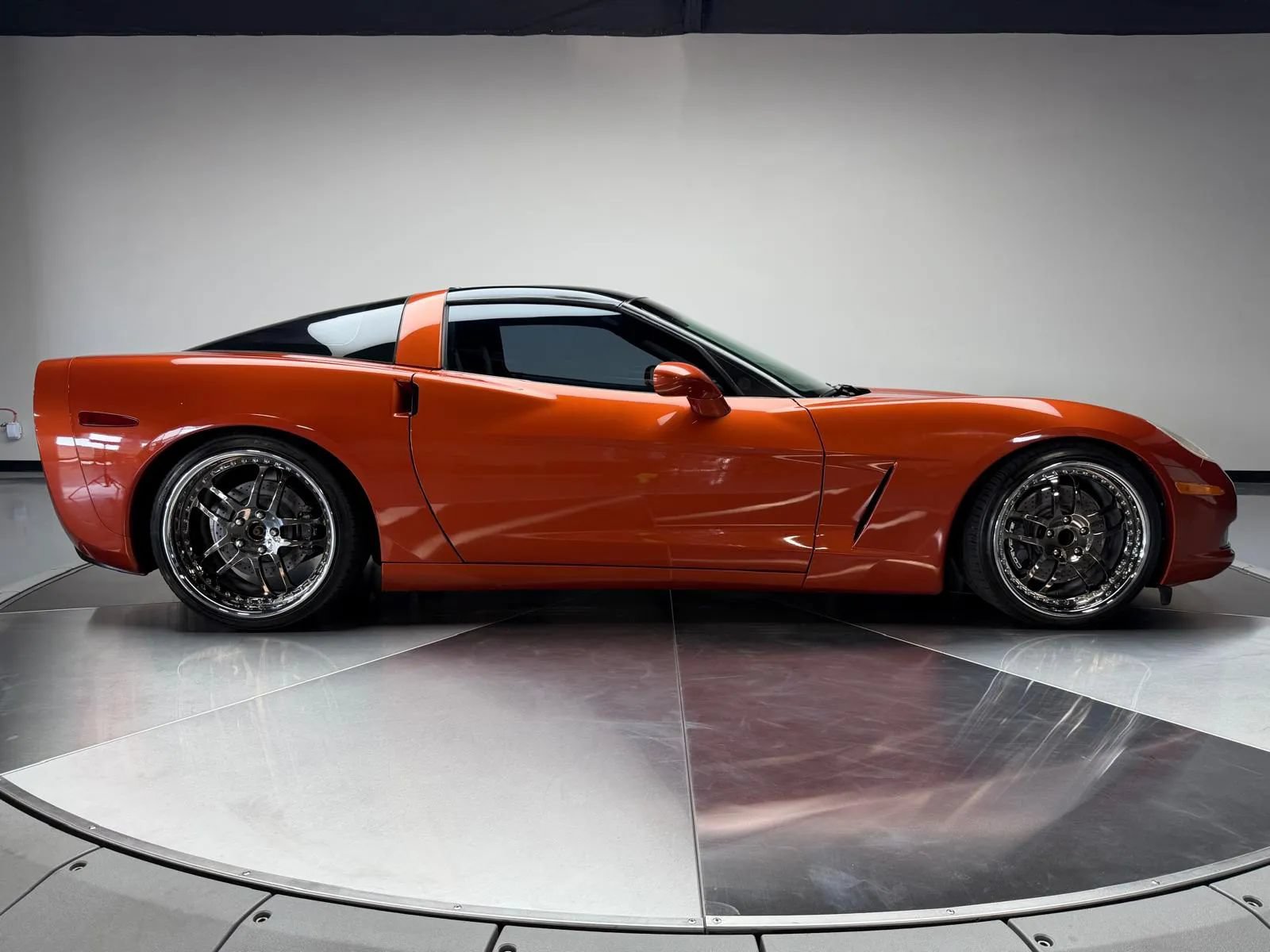 Used 2005 Chevrolet Corvette Coupe w/ Preferred Equipment Group RWD image 6
