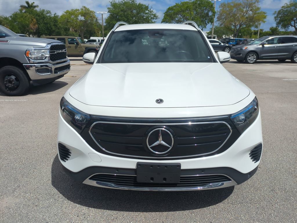 Used 2023 Mercedes-Benz EQB 300 4MATIC image 4