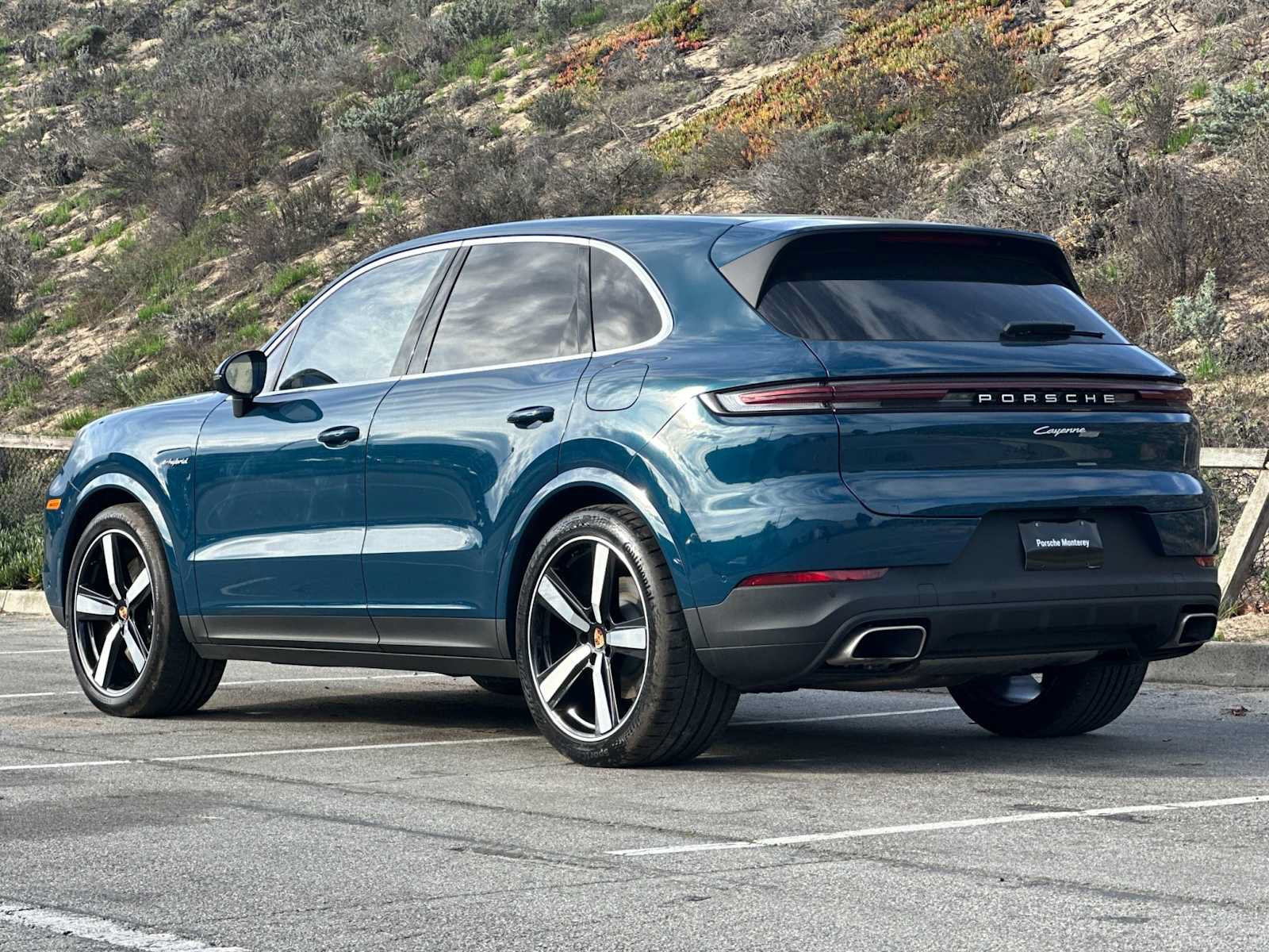 Used 2025 Porsche Cayenne E-Hybrid AWD/4WD image 3